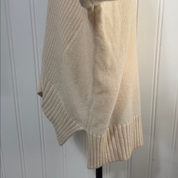 Moth Anthropologie Oversized Wool Blend Cream Turtleneck Sweater size S - Picture 4 of 12